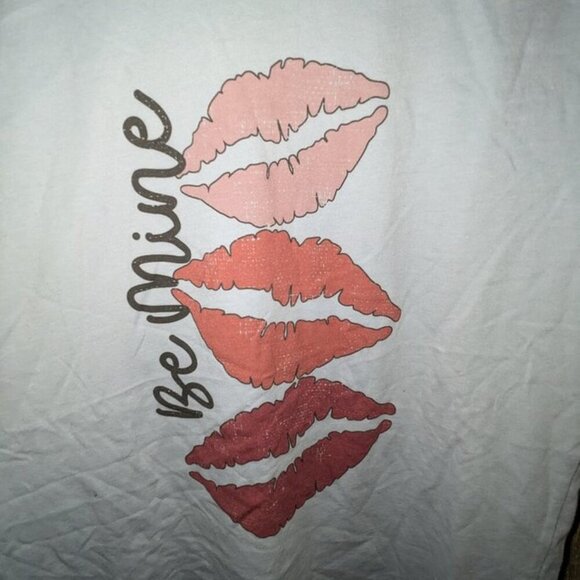 *3 FOR $9* Canvas. Bella + Canvas Be Mine Lips Kiss Kisses Love Tee Shirt Top S - Picture 2 of 3